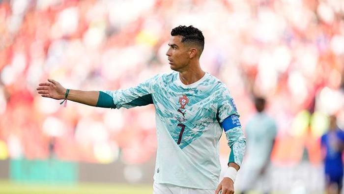 Tüm dünya bu anı konuşuyor: Cristiano Ronaldo penaltıdan evvel besmele çekti, golünü attı 5 tum dunya bu ani konusuyor cristiano ronaldo penaltidan evvel besmele cekti golunu atti 3 Wp3n2Zpy