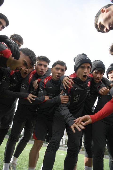 U17 Millî Takımımız, Kuzey İrlanda'da İlk Antrenmanını Gerçekleştirdi 11 u17 mill takimimiz kuzey irlandada ilk antrenmanini gerceklestirdi 9 OFRBBYGW