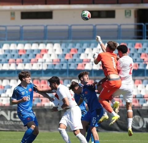 U19 Millî Takımımız, Elit Tur İlk Maçında Slovakya'yı 1-0 Mağlup Etti 18 u19 mill takimimiz elit tur ilk macinda slovakyayi 1 0 maglup etti 16