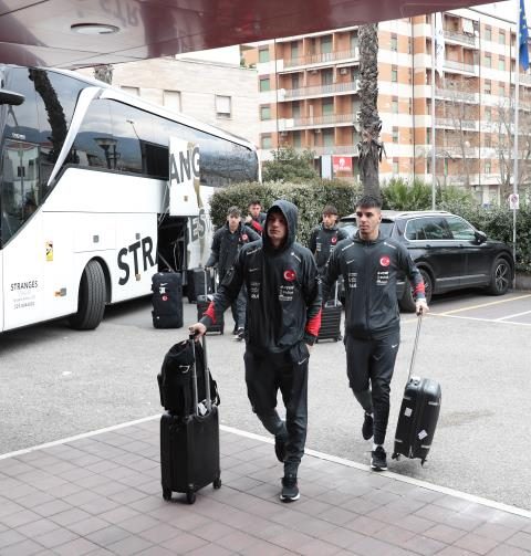 U19 Millî Takımımız, İtalya'da İlk Antrenmanını Gerçekleştirdi 22 u19 mill takimimiz italyada ilk antrenmanini gerceklestirdi 20 TgsIE6cb