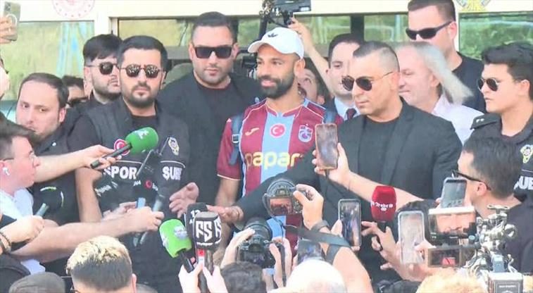 Ve Mohamed Salah Trabzonspor için geldi! İşte o anlar... 1 ve mohamed salah trabzonspor icin geldi iste o anlar Z2ZF6WMy