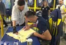vedat muriqi fenerbahceli taraftarlarla imza gununde bulustu uFPETQEc