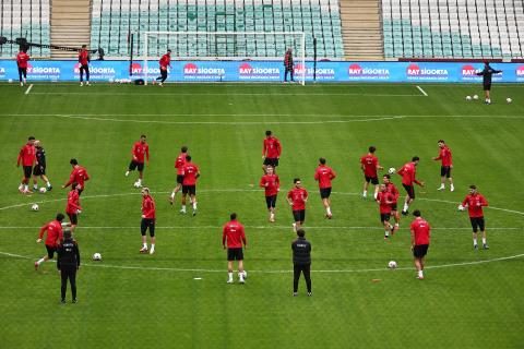 A Ulusal Grup, İtalya Maçının Hazırlıklarını Tamamladı 14 a ulusal grup italya macinin hazirliklarini tamamladi 12 33U9l5RR