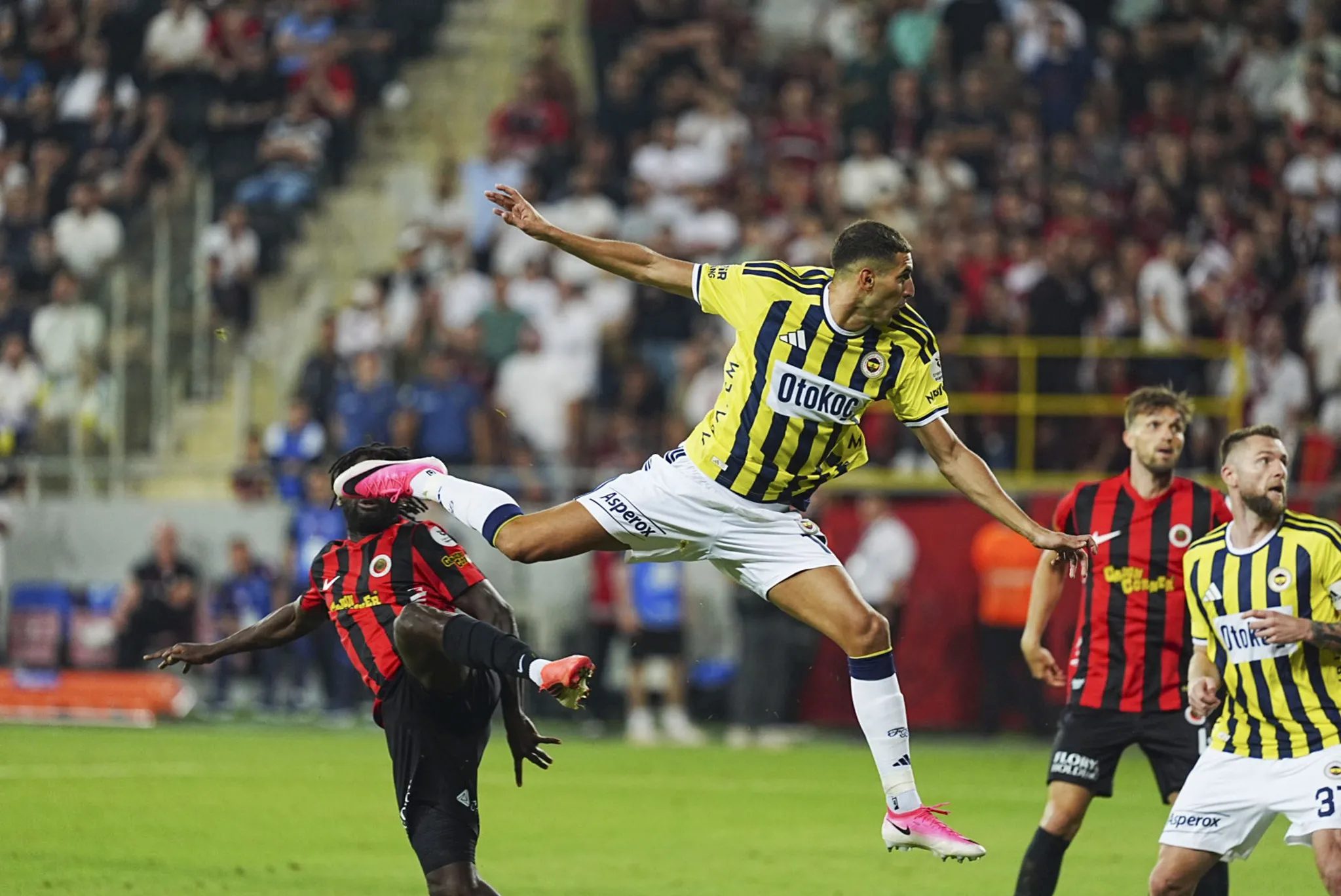 Ahmet Çakar Gençlerbirliği-Fenerbahçe maçındaki penaltı durumunu yorumladı! 3 ahmet cakar genclerbirligi fenerbahce macindaki penalti durumunu yorumladi 1 b2gNYSj3