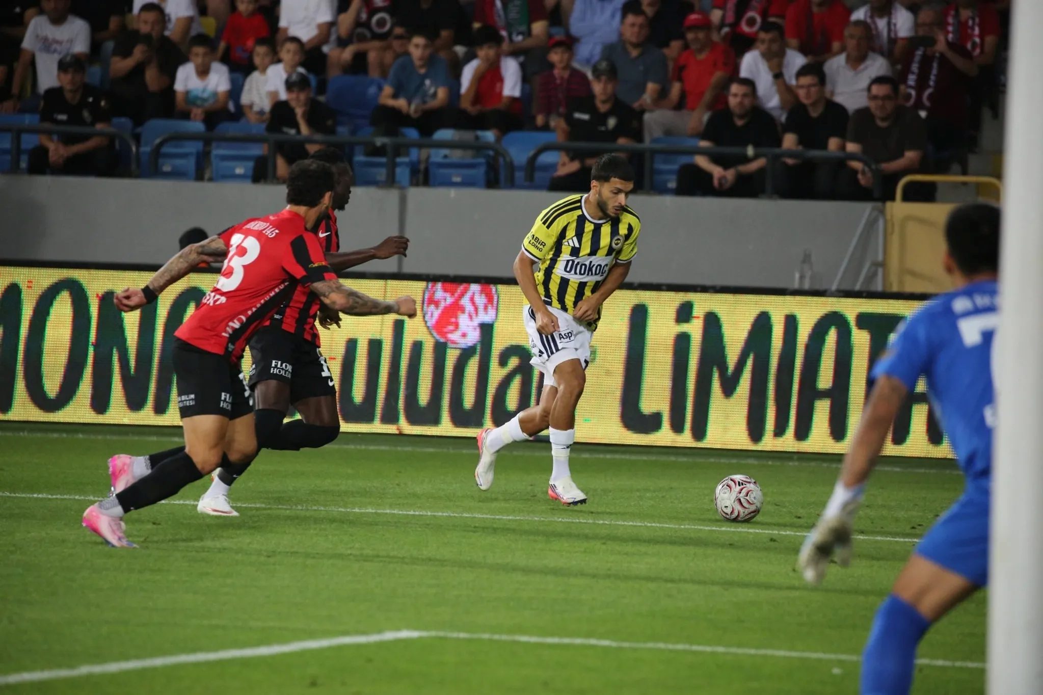 Ahmet Çakar Gençlerbirliği-Fenerbahçe maçındaki penaltı durumunu yorumladı! 9 ahmet cakar genclerbirligi fenerbahce macindaki penalti durumunu yorumladi 7 YcBEEfMA