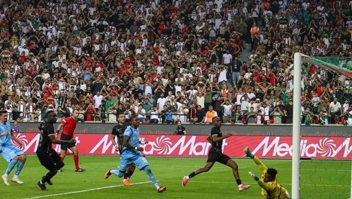 Amed yenilgisi sonrası Trabzonspor'a sert tenkitler: 'Zorlamayla olmuyor' | 'Tablo tesadüf değil' 11 amed yenilgisi sonrasi trabzonspora sert tenkitler zorlamayla olmuyor tablo tesaduf degil 9 KmWAWUK6