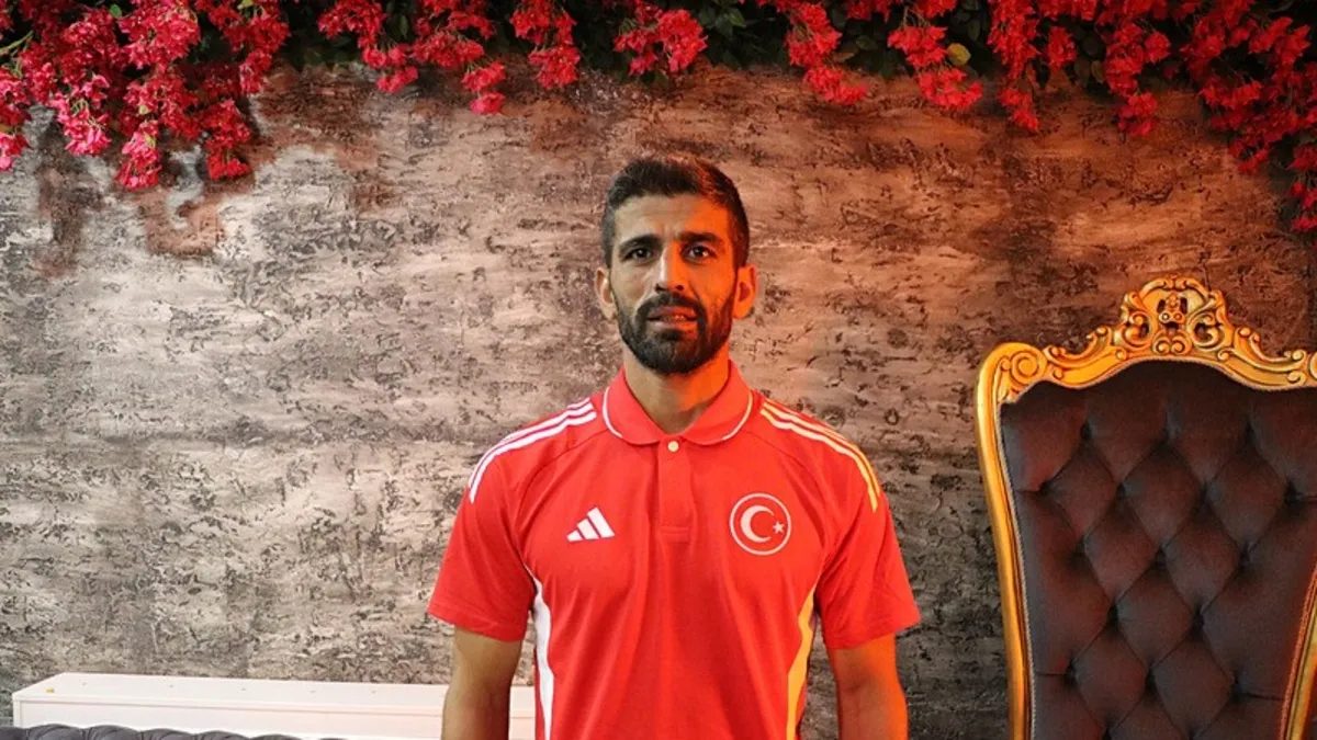 ampute milli futbol takimi kaptani tastan butun tertiplere sampiyon olmak icin gidiyoruz QXN95334