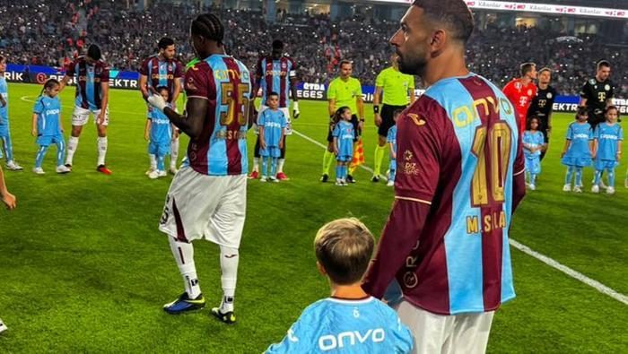 Anfield'dan Trabzon'a! Isaac Kearney Salah'ı yalnız bırakmadı 4 anfielddan trabzona isaac kearney salahi yalniz birakmadi 2 9UMYDkH6