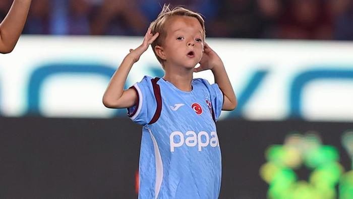 Anfield'dan Trabzon'a! Isaac Kearney Salah'ı yalnız bırakmadı 5 anfielddan trabzona isaac kearney salahi yalniz birakmadi 3 TLksKsIN