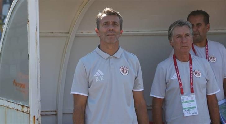 Antalyaspor'da Bülent Korkmaz dönemi sona erdi 1 antalyasporda bulent korkmaz donemi sona erdi zwX9YO44