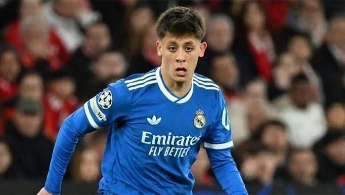 Arda Güler, Madrid'i ikiye böldü: 'Kardiyo bile yapamıyor! Bellingham'dan daha uygun 10 numara...' 7 arda guler madridi ikiye boldu kardiyo bile yapamiyor bellinghamdan daha uygun 10 numara 5 Qe1mkDjb