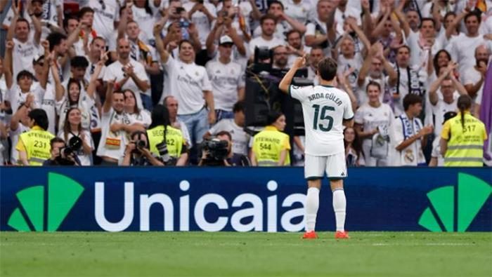 Arda Güler'e 4 dakika yetti 'Real Madrid'i uykudan uyandırdı' Arda'nın golün Mourinho'nun yüz tabirine dikkat 8 arda gulere 4 dakika yetti real madridi uykudan uyandirdi ardanin golun mourinhonun yuz tabirine kGbfSQyT