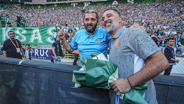 Arda Turan: 'Sözleşmeme sadık kalacağım!' Bursaspor taraftarına hayran kaldı, Şampiyonlar Ligi açıklaması... 3 arda turan sozlesmeme sadik kalacagim bursaspor taraftarina hayran kaldi sampiyonlar ligi aciklamasi 1 cPSpwES2