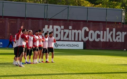 Ay-Yıldızlılar, Fransa Hazırlıklarına Devam Ediyor 23 ay yildizlilar fransa hazirliklarina devam ediyor 21 VfRW8e4X