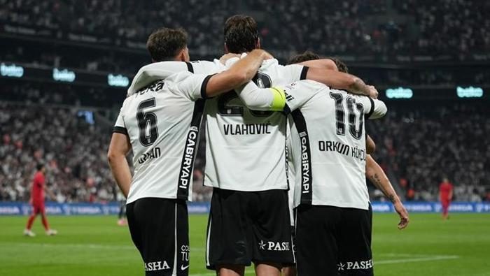 besiktasin corum fk galibiyeti sonrasi ovgu dolu kelamlar derbi ucusu basladi uzak ara DwgFNiau