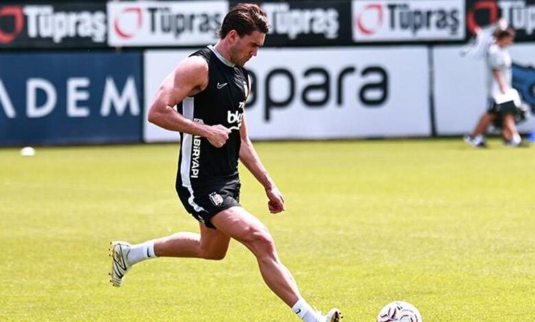 besiktasin yeni yildizi vlahovic birinci idmanina cikti VwvXjsMV