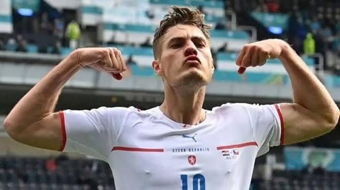 Beşiktaş'ta 4 koldan transfer operasyonu! Şampiyonluk forveti geliyor... 6 besiktasta 4 koldan transfer operasyonu sampiyonluk forveti geliyor 4 I9ySk4yX