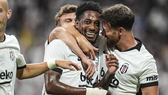 Beşiktaş'ta Dusan Vlahovic birinci kere sahne aldı! Taraftarlardan büyük ilgi 2 besiktasta dusan vlahovic birinci kere sahne aldi taraftarlardan buyuk ilgi 0 EPQhQMD7