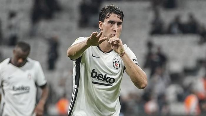 Beşiktaş'ta Dusan Vlahovic birinci kere sahne aldı! Taraftarlardan büyük ilgi 4 besiktasta dusan vlahovic birinci kere sahne aldi taraftarlardan buyuk ilgi 2 6bpwm8sC