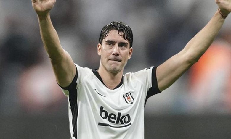 Beşiktaş'ta Dusan Vlahovic birinci kere sahne aldı! Taraftarlardan büyük ilgi 1 besiktasta dusan vlahovic birinci kere sahne aldi taraftarlardan buyuk ilgi 8xG8GfrN
