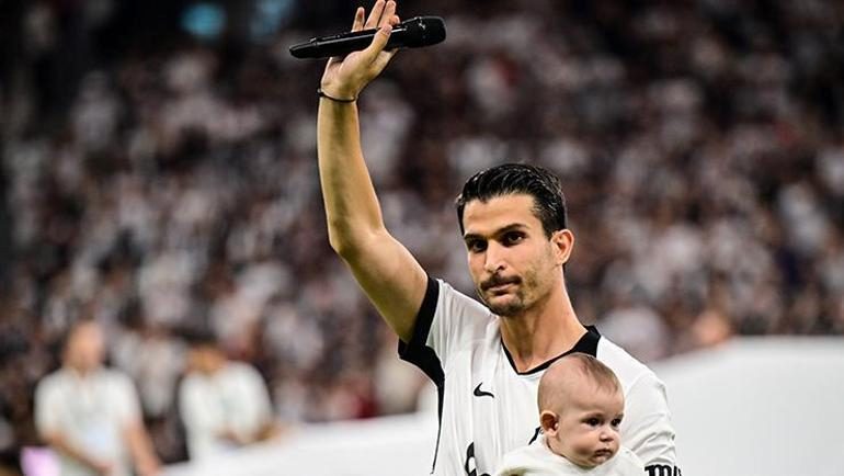 Beşiktaş'ta Necip Uysal'a veda! Duygusal anlar 2 besiktasta necip uysala veda duygusal anlar 0 CCzJI8mj