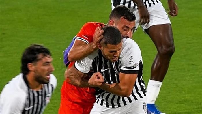 bir cesit sokak kavgasi alanyaspor besiktas macina damga vuran durum net var ne kirmizi kart Pakt15Vm