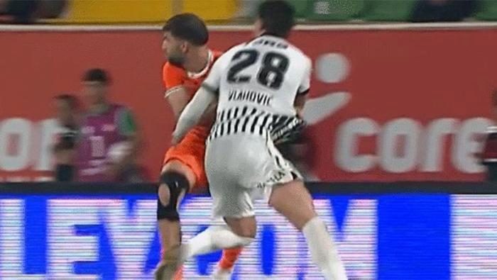 bir cesit sokak kavgasi alanyaspor besiktas macina damga vuran durum net var ne kirmizi kart cptaE5bj