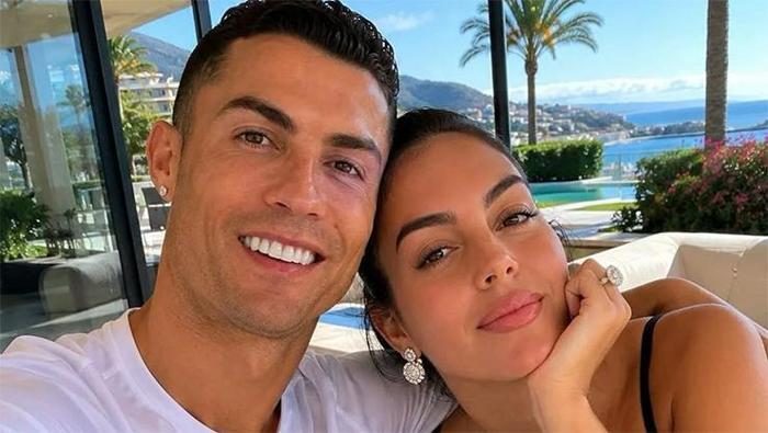 Büyük aşk nihayete eriyor! Ronaldo ve sevgilisi Georgina evleniyor 2 buyuk ask nihayete eriyor ronaldo ve sevgilisi georgina evleniyor 0 SUGtjSl9