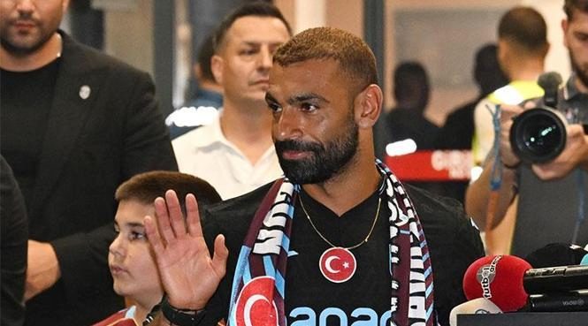 canli trabzonsporun yildizi mohammed salaha gorkemli karsilama taraftarlar stadyumu doldurdu 6 th1iOAF1