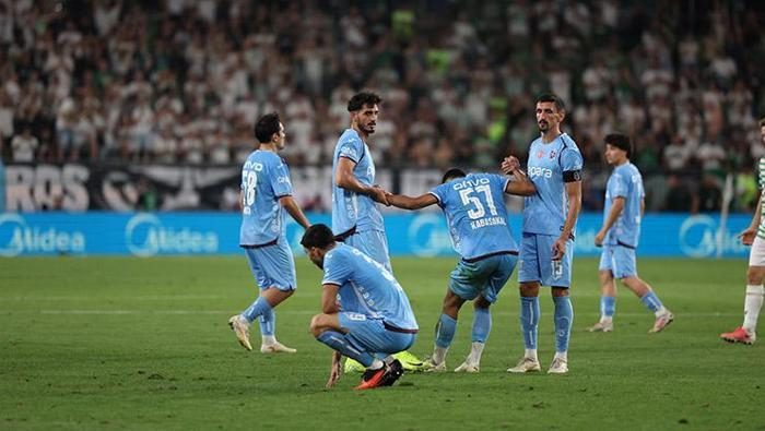 'Ciddi bir alarm!' Spor müellifleri Trabzonspor'un Avrupa Ligi'ne vedasını yorumladı 'Defolar ortaya çıkıyor' 12 ciddi bir alarm spor muellifleri trabzonsporun avrupa ligine vedasini yorumladi defolar ortaya cikiyor 10 a5ZZCepB