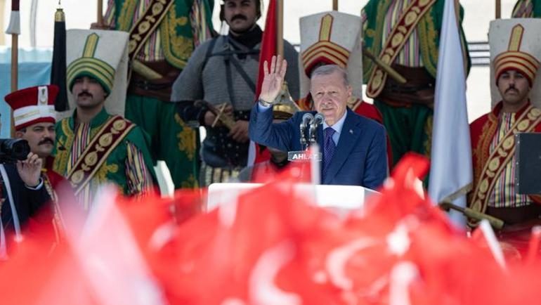 cumhurbaskani erdogandan ahlatta dikkat ceken ileti 86 milyonun kardeslik murekkebini birlestirmek icin calisiyoruz 0 TdMIeN3g