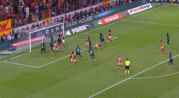Davinson Sanchez'in kafa vuruşunda top çizgiden çıktı! 1 davinson sanchezin kafa vurusunda top cizgiden cikti Ku1TggO5