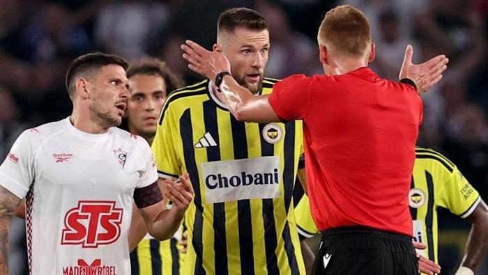 Deniz Çoban, Gornik Zabrze - Fenerbahçe maçının hakem kararlarını yorumladı: 'Kırmızı kartı atladı' | 'Kabul edilemez' 3 deniz coban gornik zabrze fenerbahce macinin hakem kararlarini yorumladi kirmizi karti atladi mgIGki4s