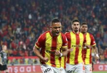 dennis ve juan beklemede ZMGSpscP