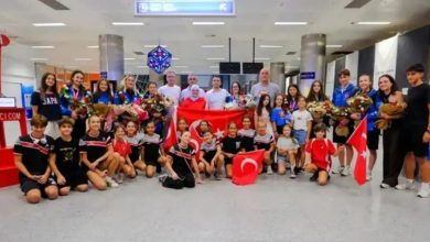 Dünya üçüncüsü cimnastikçilere coşkulu karşılama! 6 dunya ucuncusu cimnastikcilere coskulu karsilama pCAyNmuP