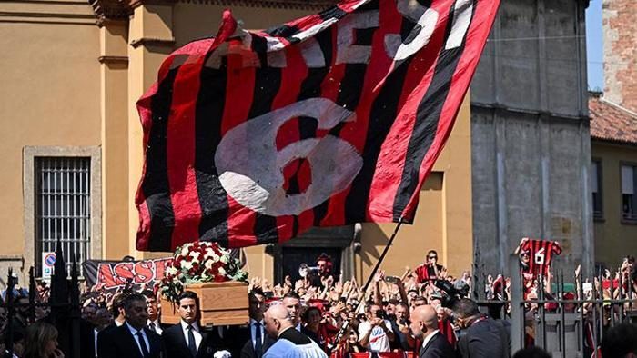 Efsaneye veda; Milan, Franco Baresi'yi uğurladı 3 efsaneye veda milan franco baresiyi ugurladi 1 NzD31GzD