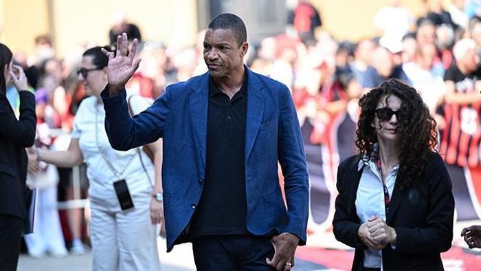 Efsaneye veda; Milan, Franco Baresi'yi uğurladı 5 efsaneye veda milan franco baresiyi ugurladi 3 guzQF5Qg