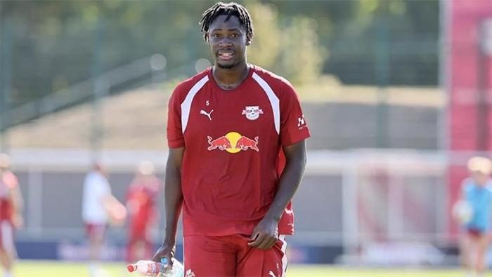 elinde bavulla hazir ol da galatasarayi bekliyor stoperde mutabakat saglandi el chadaille bitshiabu 2 5SgkmBLE