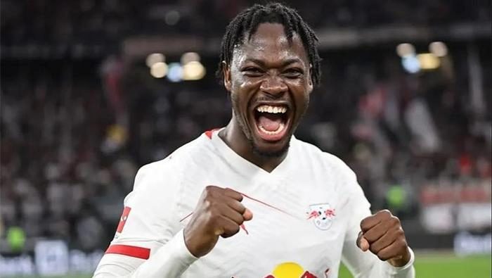 elinde bavulla hazir ol da galatasarayi bekliyor stoperde mutabakat saglandi el chadaille bitshiabu 6 vmLH49Fl