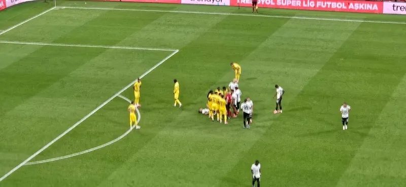 Eyüpspor Beşiktaş'a karşı 10 kişi kaldı! 2 eyupspor besiktasa karsi 10 kisi kaldi 0