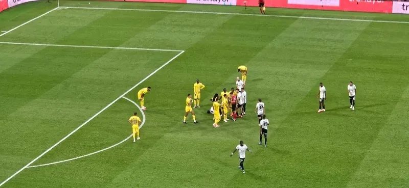 Eyüpspor Beşiktaş'a karşı 10 kişi kaldı! 3 eyupspor besiktasa karsi 10 kisi kaldi 1 n5inyGul