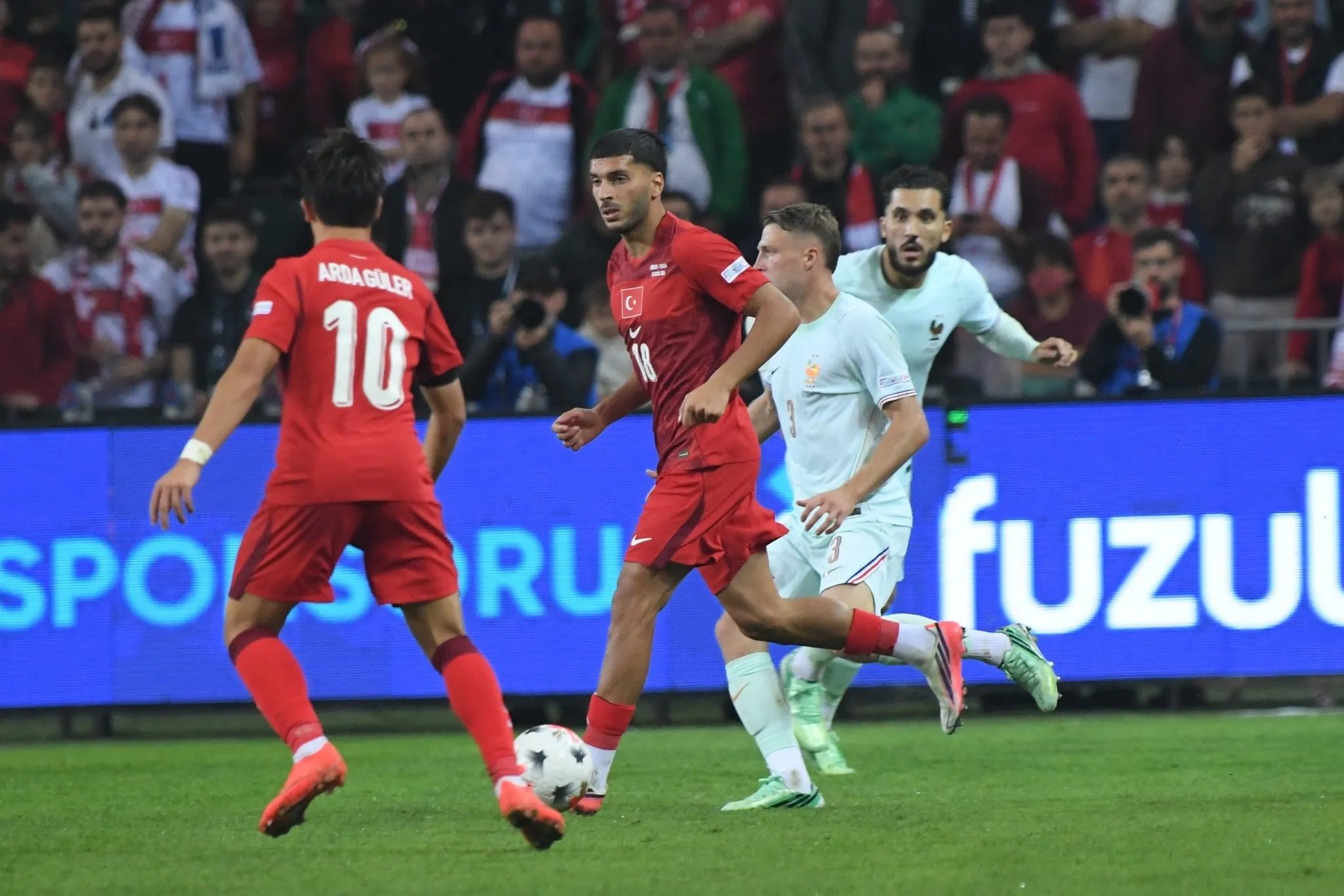 Fatih Terim'den Vincenzo Montella övgüsü! "Kendi fikirleri olan bir teknik adam" 5 fatih terimden vincenzo montella ovgusu kendi fikirleri olan bir teknik adam 3 dSFziRiF