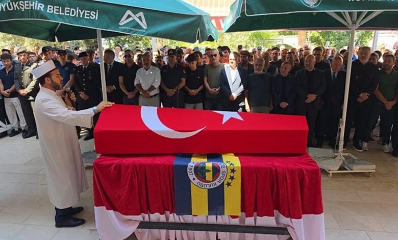 Fenerbahçe - Beşiktaş maçında hayatını kaybeden Gazi Gerçek Yaşar, son seyahatine uğurlandı 1 fenerbahce besiktas macinda hayatini kaybeden gazi gercek yasar son seyahatine ugurlandi dmDLiNw2