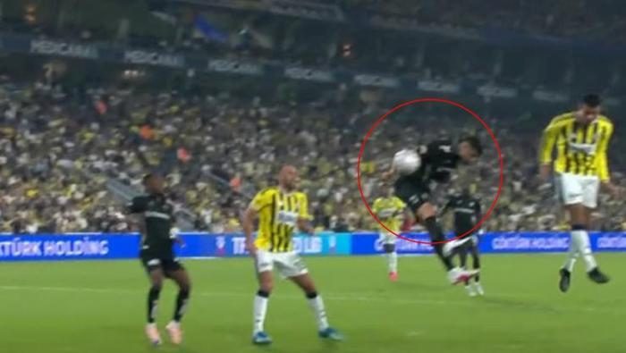 Fenerbahçe - Konyaspor maçındaki penaltıya Trio'dan çok konuşulacak yorum! 'Anlayamadım, çok yanlış bir müdahale' 8 fenerbahce konyaspor macindaki penaltiya triodan cok konusulacak yorum anlayamadim cok yanlis bir mudahale 36IDnP9O