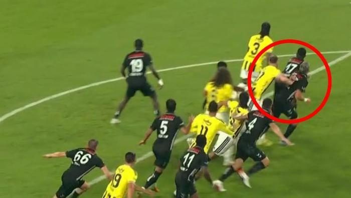 Fenerbahçe - Konyaspor maçındaki penaltıya Trio'dan çok konuşulacak yorum! 'Anlayamadım, çok yanlış bir müdahale' 7 fenerbahce konyaspor macindaki penaltiya triodan cok konusulacak yorum anlayamadim cok yanlis bir mudahale HG19teNz