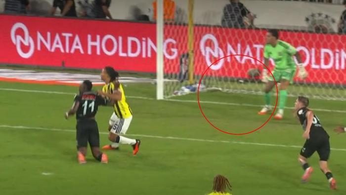 Fenerbahçe - Konyaspor maçındaki penaltıya Trio'dan çok konuşulacak yorum! 'Anlayamadım, çok yanlış bir müdahale' 9 fenerbahce konyaspor macindaki penaltiya triodan cok konusulacak yorum anlayamadim cok yanlis bir mudahale