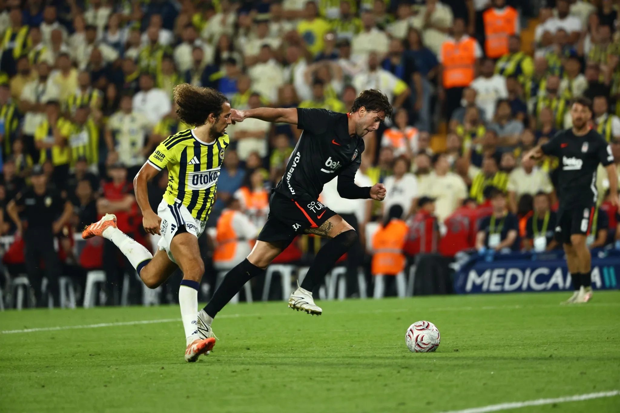 fenerbahcede acil transfer alarmi orta alana yildiz operasyonu 2 BhuPNUFS
