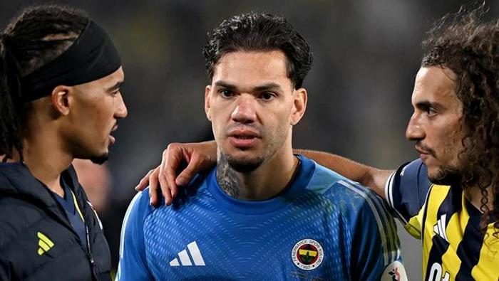 Fenerbahçe'de ayrılıklar kervanına sürpriz bir isim ekleniyor! Aziz Yıldırım kalsın demişti ancak dev talibi ortaya çıktı 8 fenerbahcede ayriliklar kervanina surpriz bir isim ekleniyor aziz yildirim kalsin demisti ancak dev talibi v8CD994F