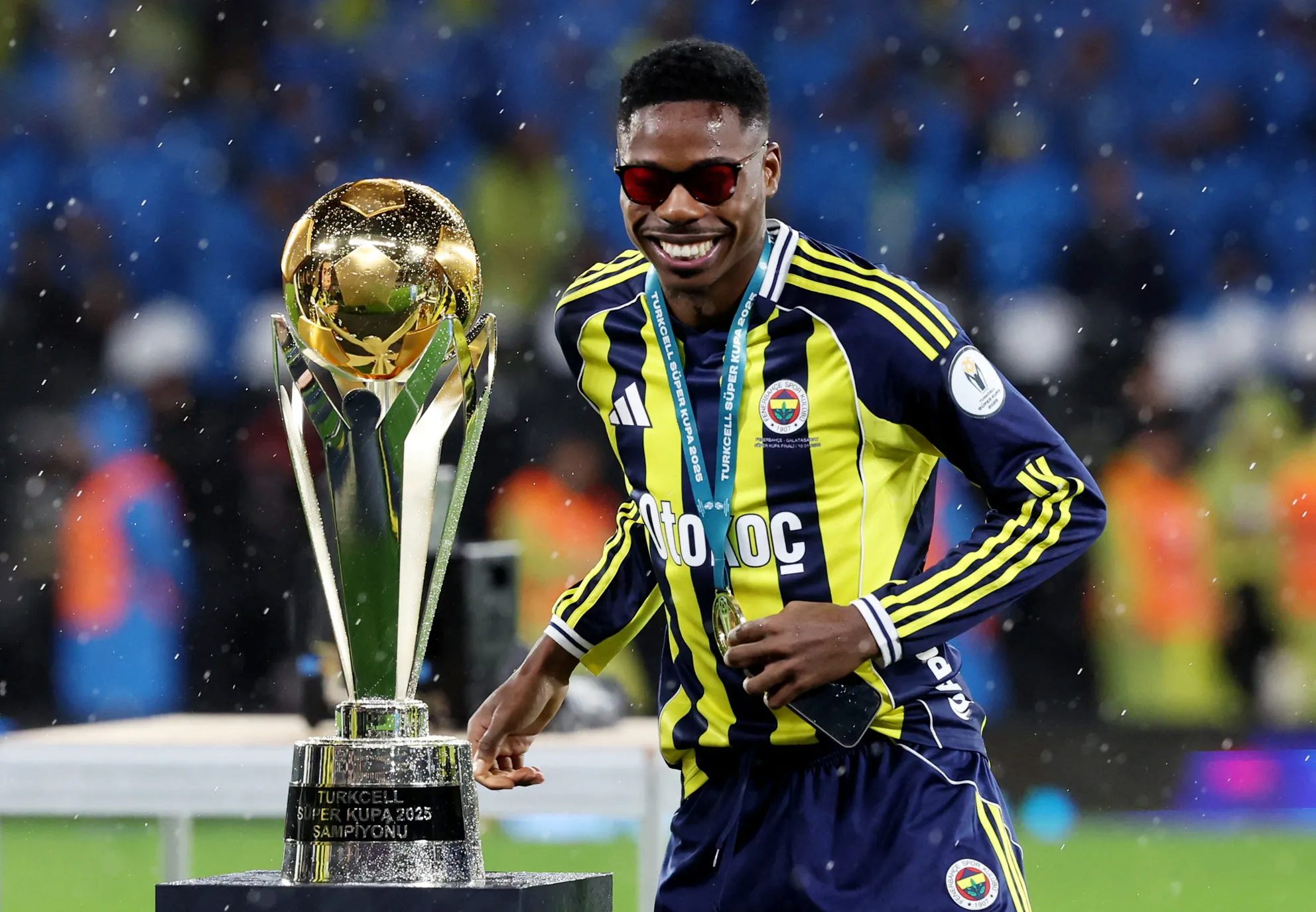 Fenerbahçe'de bir ayrılık daha! İngiltere'ye gönderiliyor 9 fenerbahcede bir ayrilik daha ingiltereye gonderiliyor 7 v9VtWerv