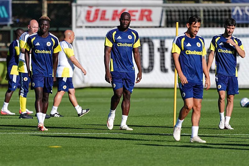 fenerbahcede devler liginde romayi agirliyor iste ismail kartalin mumkun 11i 0 wUOeazeS